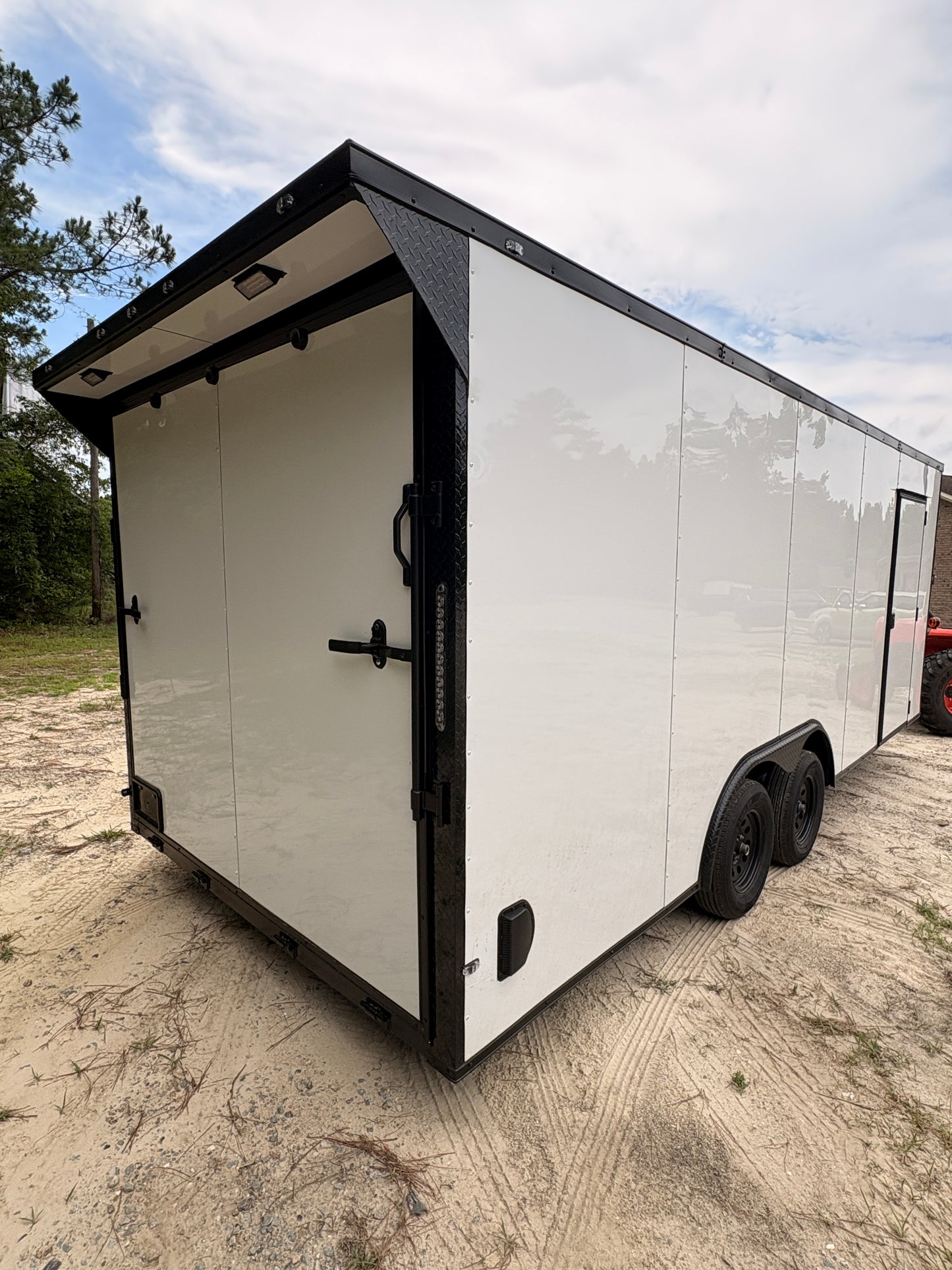 White 8.5x20 + 7' Interior + Blackout + Wing